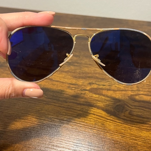 Ray-Ban Classic Aviator Sunglasses - Picture 3 of 9